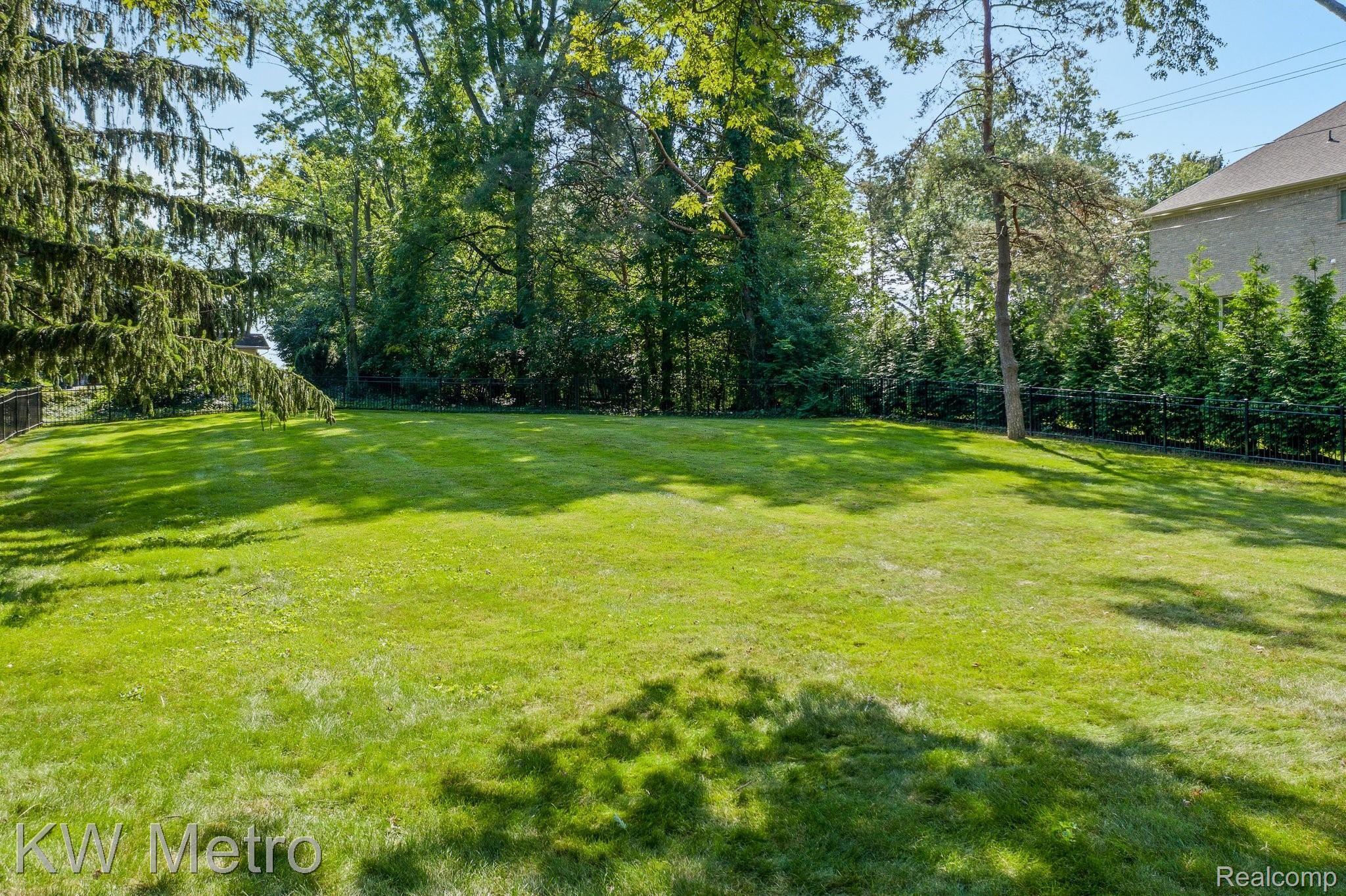 3985 Lincoln Road Bloomfield Hills, MI 48301 - Photo 11 of 46 36-web-or-mls-3985 Lincoln Road Bloomfield Township0030.jpg