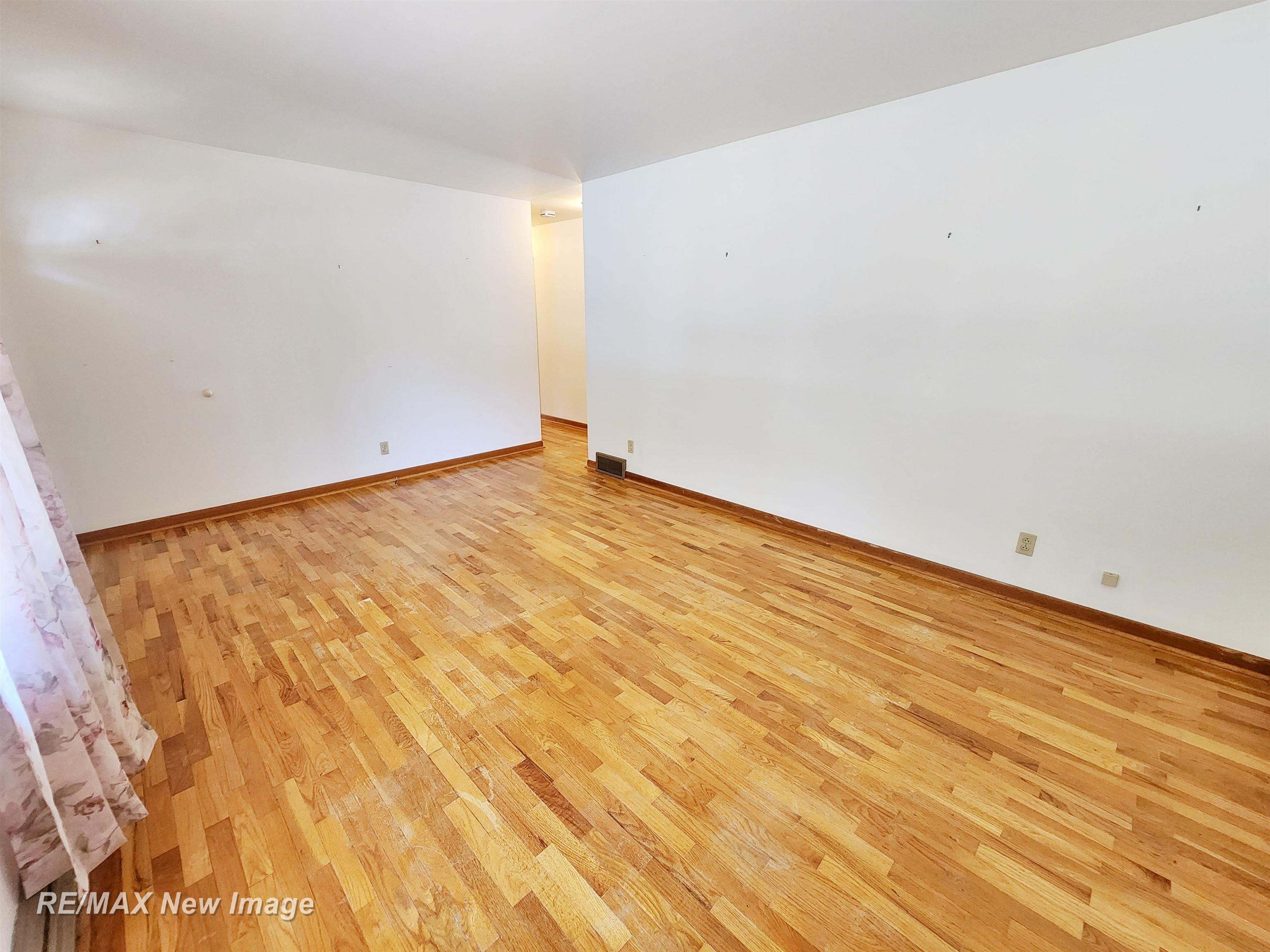 1140 South Miller Road Saginaw, MI 48609 - Photo 9 of 54 50168693-43cd39bb-7258-47c6-afe3-e07a07e5d03a.JPG