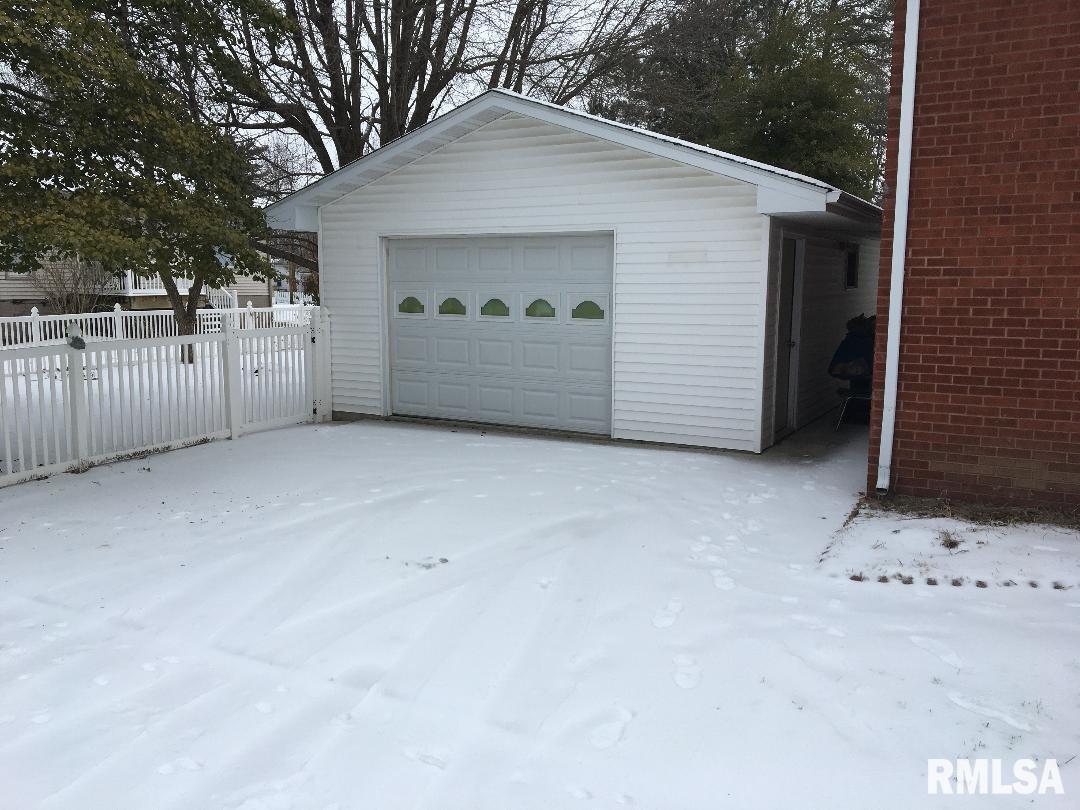 309 Mitchell Street Benton, IL 62812 - Photo 4 of 23 Gallery Image 4