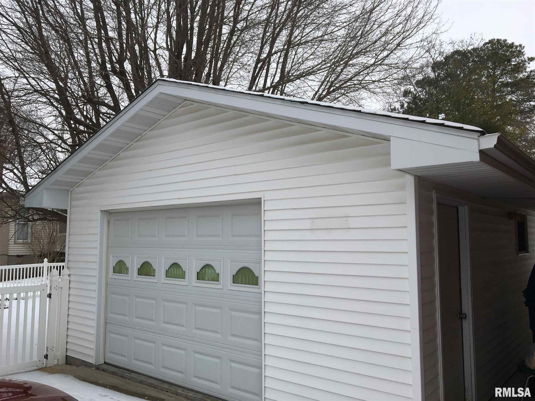 309 Mitchell Street Benton, IL 62812 - Photo 5 of 23 Gallery Image 5