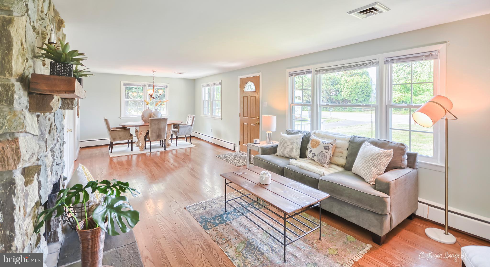 28403 Kemptown Road Damascus, MD 20872 - Photo 16 of 29 Living Room with large windows