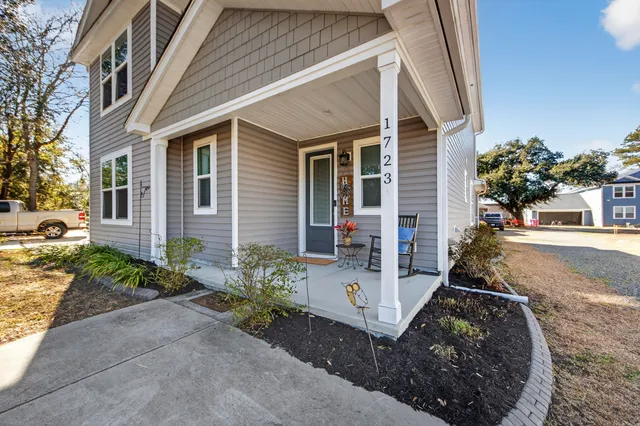 $725,000 | 1723 West Avalon Circle, Charleston, SC 29407