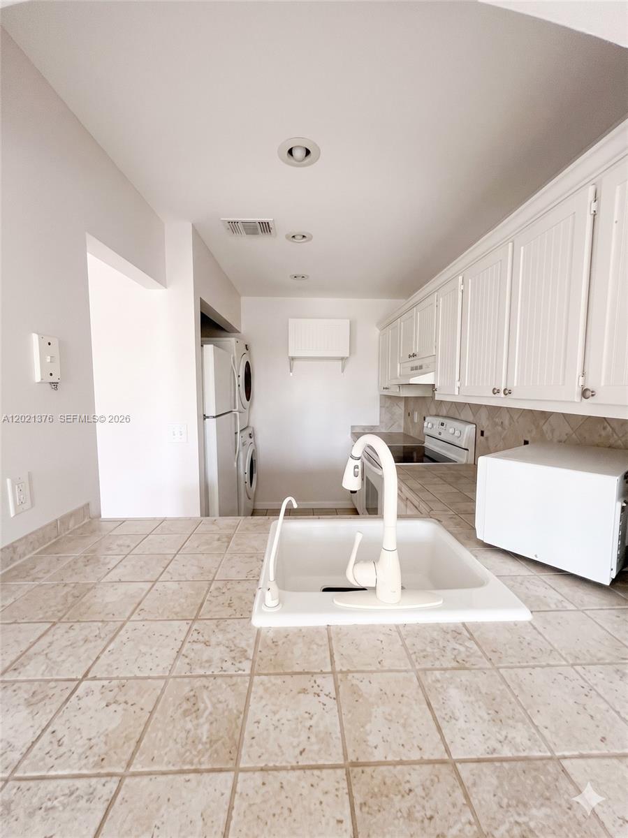 10046 Winding Lake Road, Unit 204 Sunrise, FL 33351 - Photo 2 of 8