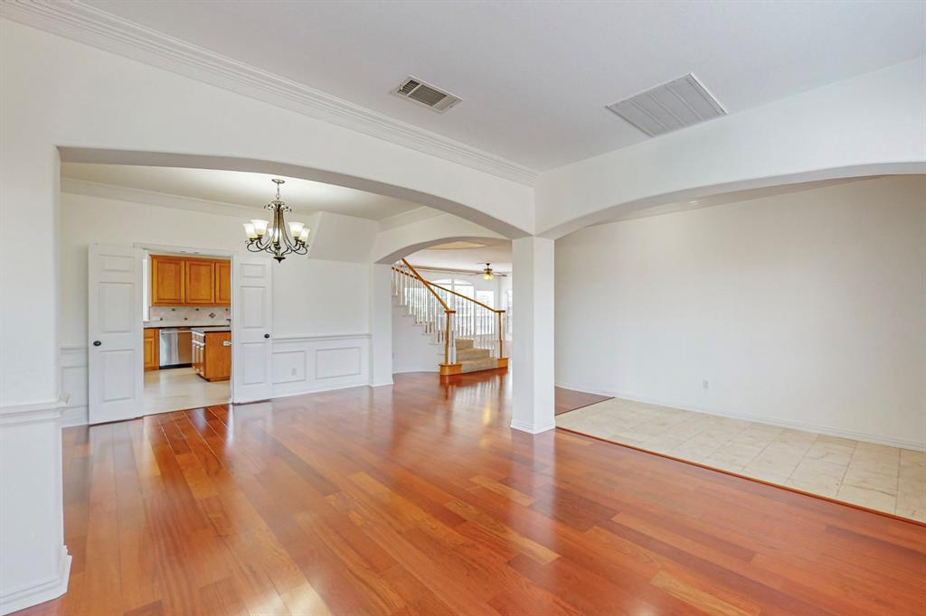 8609 Rugby Road Irving, TX 75063 - Photo 4 of 37