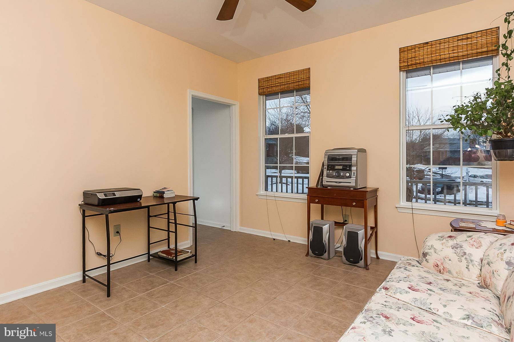 505 Durango Road Baltimore, MD 21228 - Photo 11 of 30 Living Room