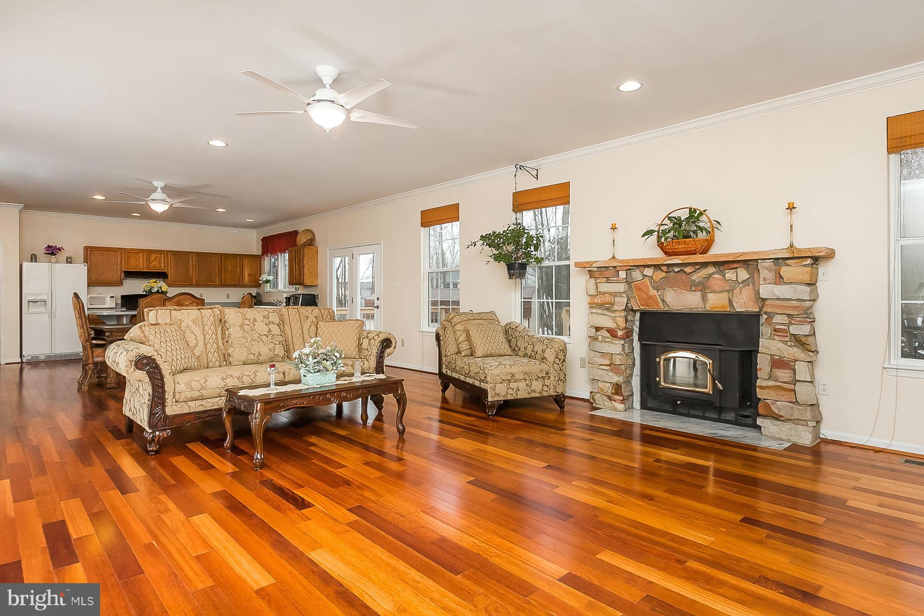 505 Durango Road Baltimore, MD 21228 - Photo 7 of 30 Living Room