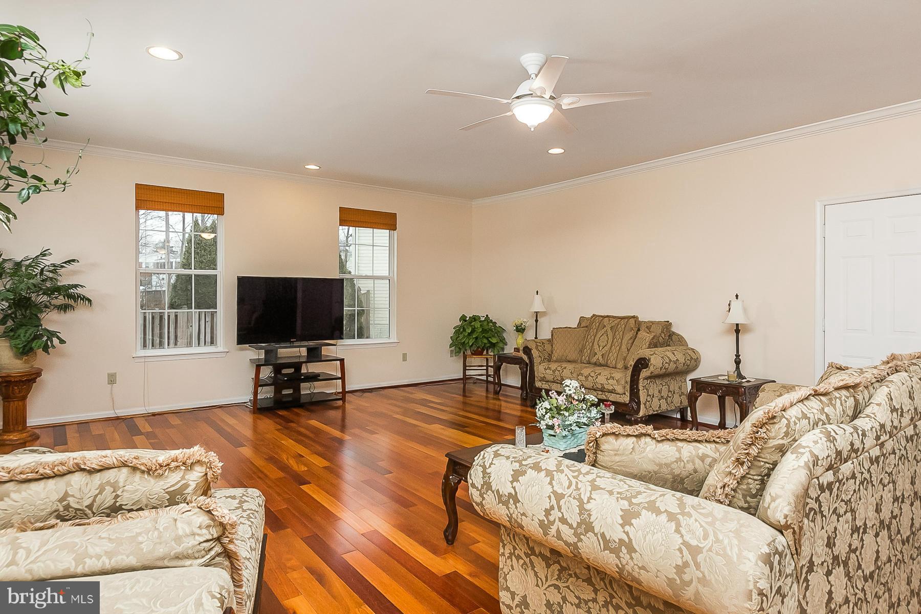 505 Durango Road Baltimore, MD 21228 - Photo 8 of 30 Living Room