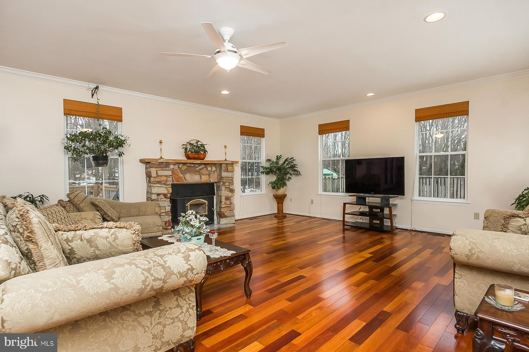 505 Durango Road Baltimore, MD 21228 - Photo 9 of 30 Living Room
