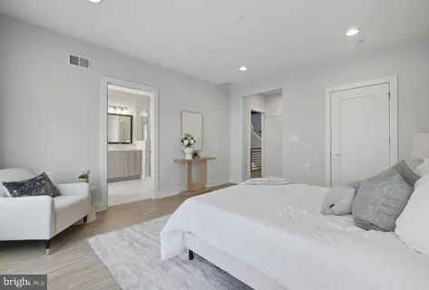 $1,995,000 | 8215 River Road, Bethesda, MD 20817