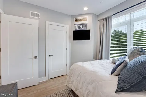 $1,995,000 | 8215 River Road, Bethesda, MD 20817