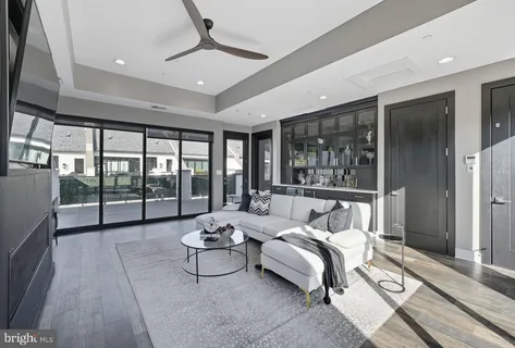 $1,995,000 | 8215 River Road, Bethesda, MD 20817