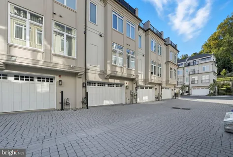 $1,995,000 | 8215 River Road, Bethesda, MD 20817