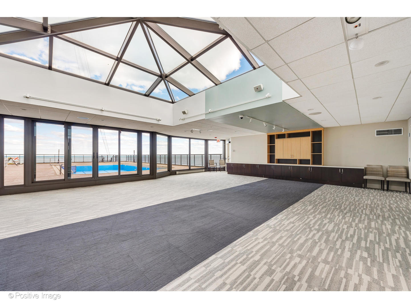 6007 North Sheridan Road, Unit 8B Chicago, IL 60660 - Photo 22 of 23 a view of an empty room