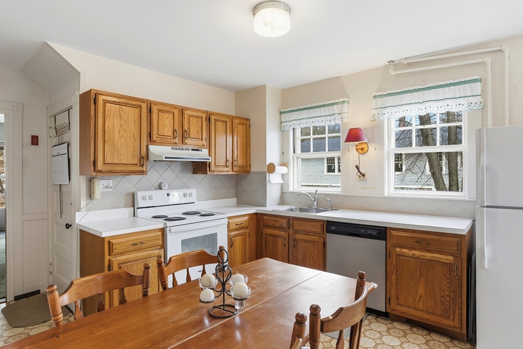 242 Lexington Road Concord, MA 01742 - Photo 13 of 42