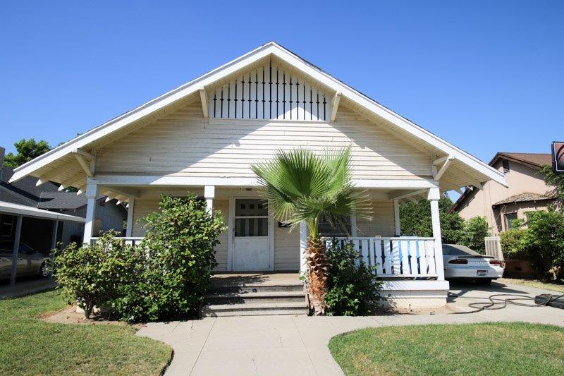 1143 M Street Reedley, CA 93654 - Photo 1 of 10