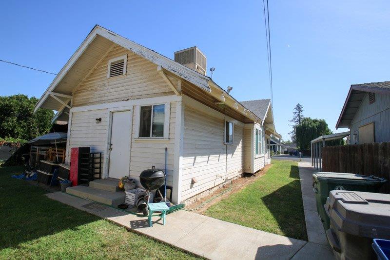 1143 M Street Reedley, CA 93654 - Photo 7 of 10