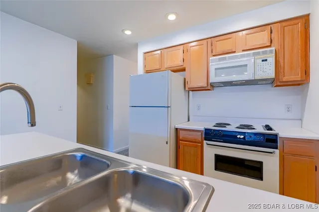 $250,000 | 188 Charleston Drive, Unit 2A, Four Seasons, MO 65049