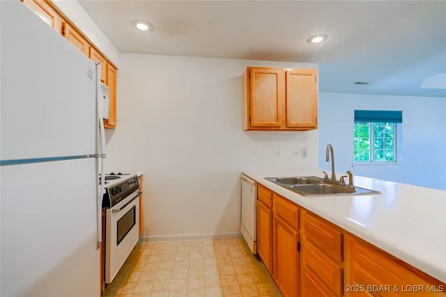 $250,000 | 188 Charleston Drive, Unit 2A, Four Seasons, MO 65049