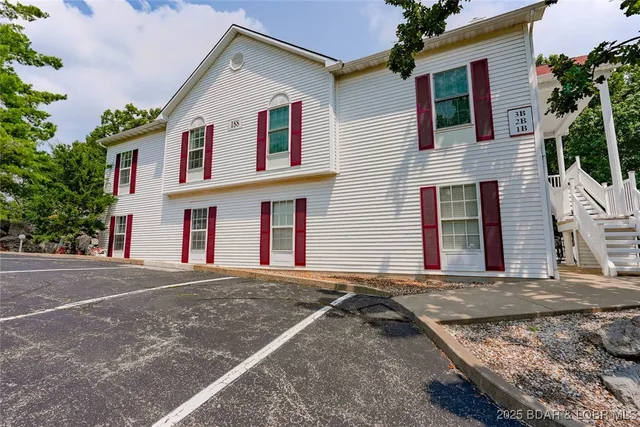 $250,000 | 188 Charleston Drive, Unit 2A, Four Seasons, MO 65049