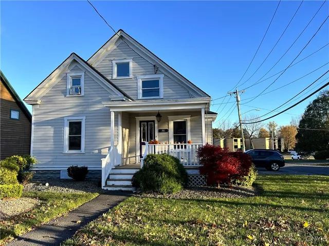 $299,900 | 461 South Main Street, Clay, NY 13212