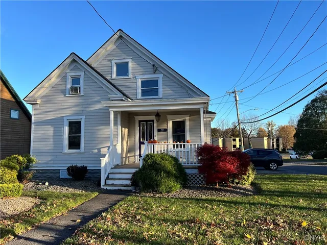$299,900 | 461 South Main Street, Clay, NY 13212