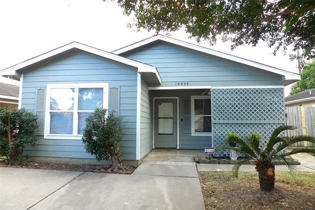 $1,650 | 19939 Great Elms Drive, Cypress, TX 77433