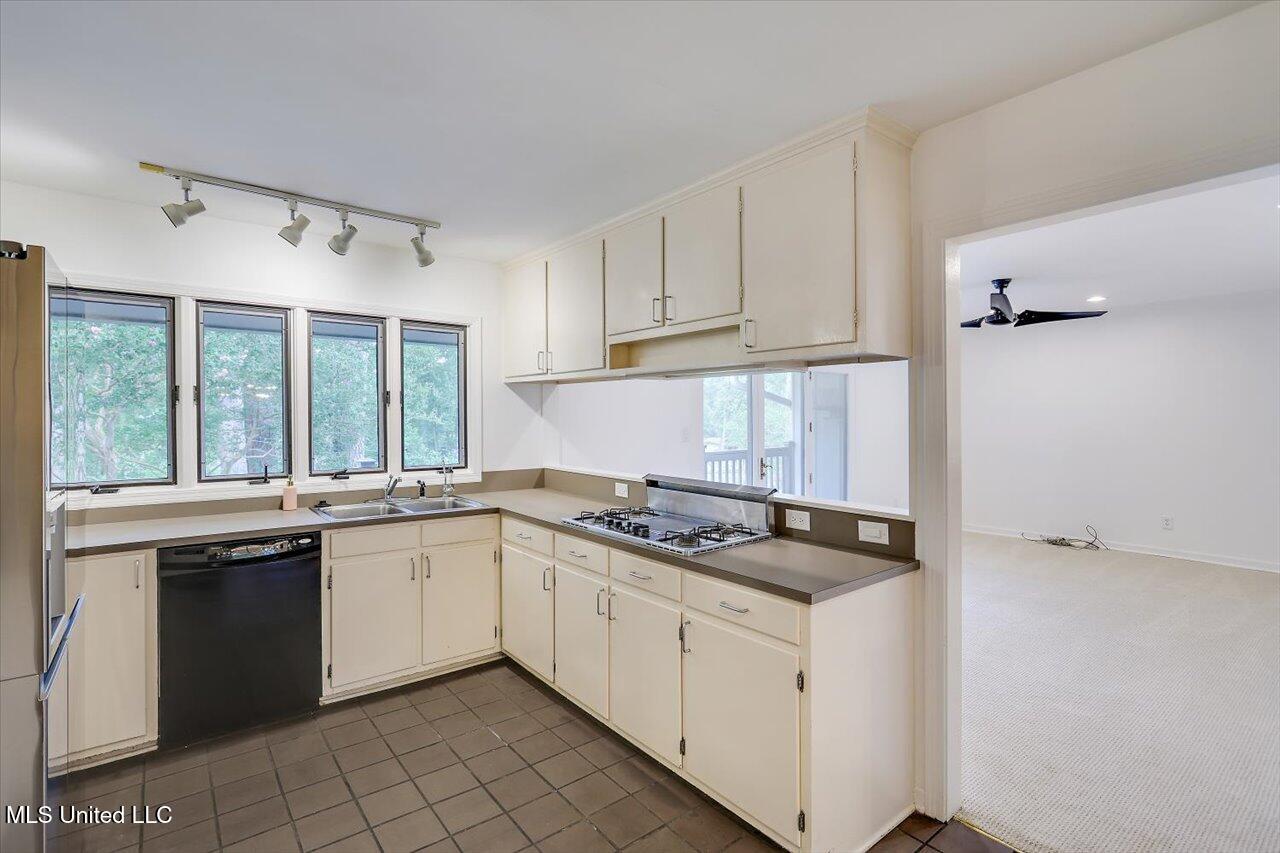 2009 Southwood Road Jackson, MS 39211 - Photo 13 of 54 14-2009 Southwood Rd