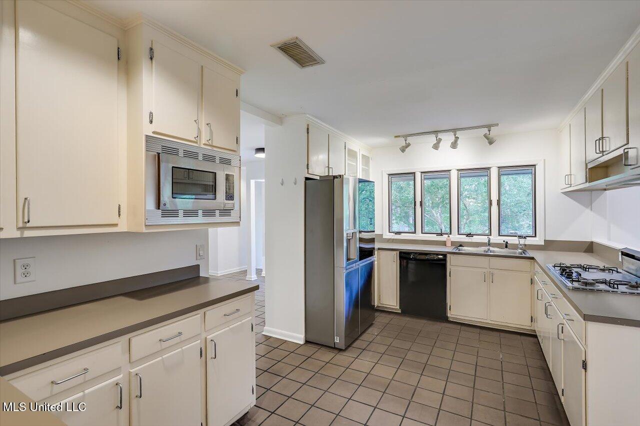 2009 Southwood Road Jackson, MS 39211 - Photo 14 of 54 15-2009 Southwood Rd