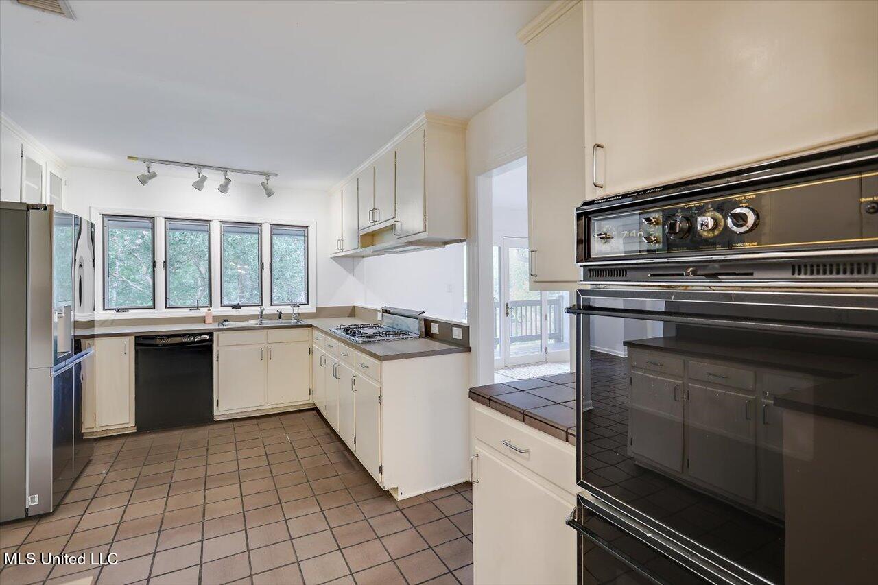 2009 Southwood Road Jackson, MS 39211 - Photo 15 of 54 16-2009 Southwood Rd