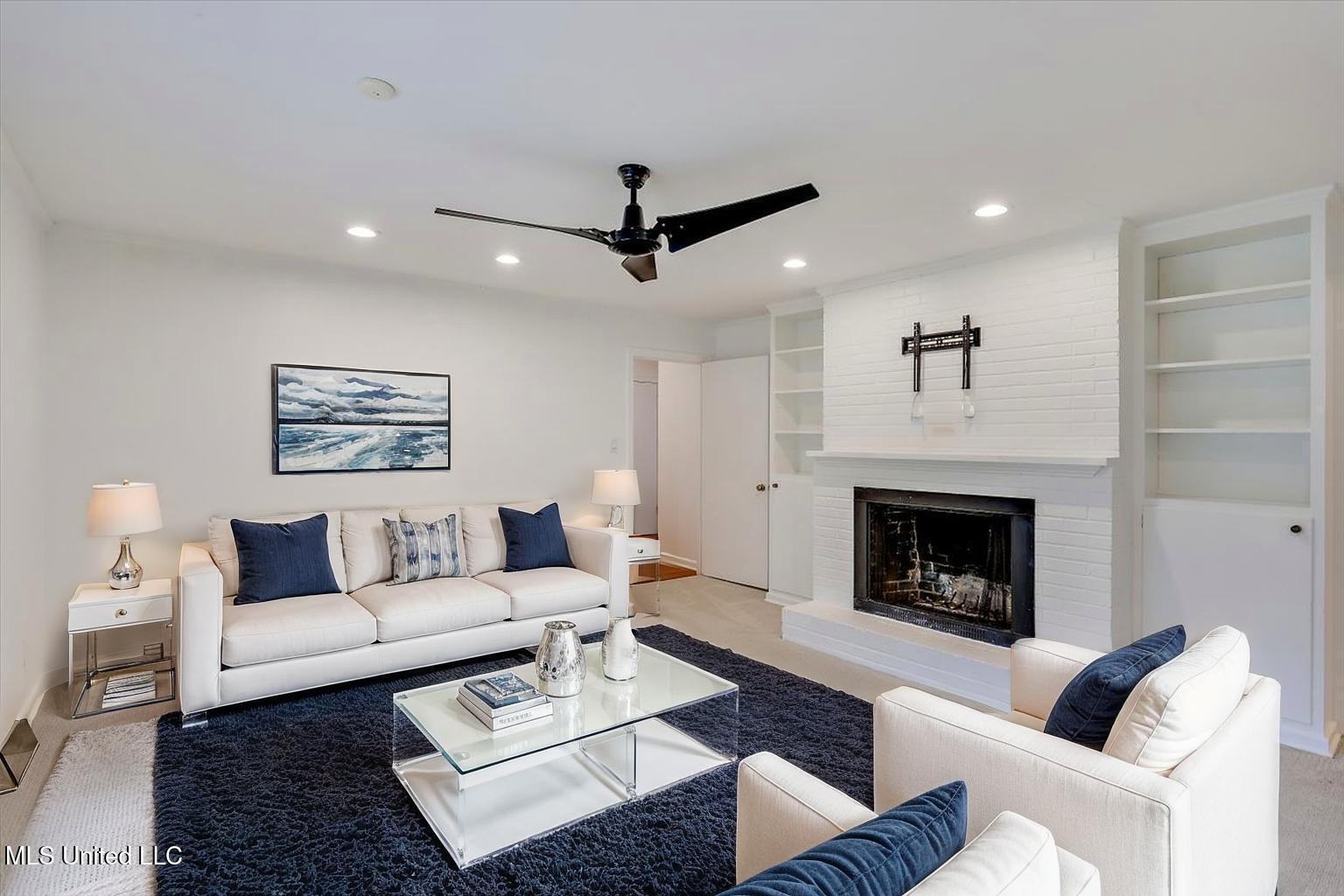 2009 Southwood Road Jackson, MS 39211 - Photo 19 of 54 20-2009-Southwood-Rd - Living Room - Mod