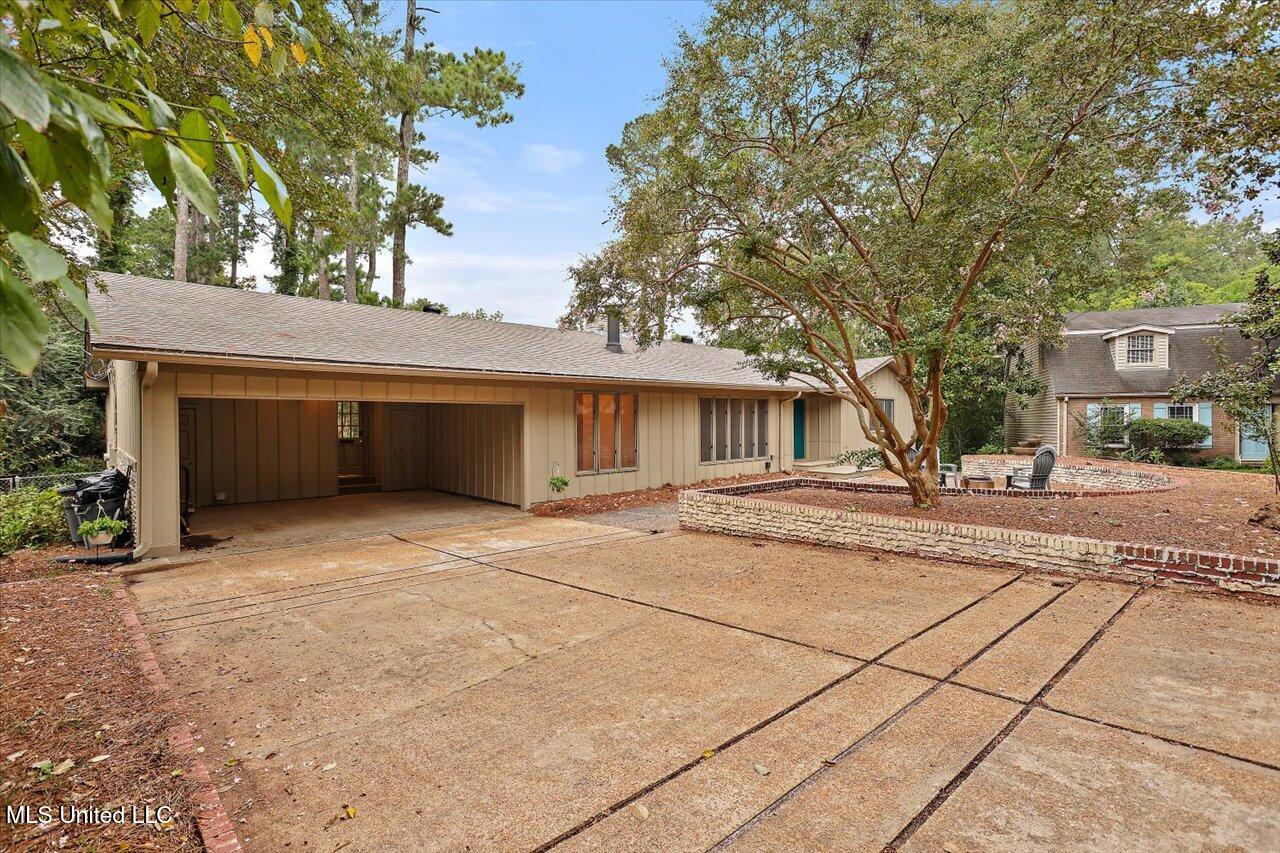 2009 Southwood Road Jackson, MS 39211 - Photo 2 of 54 04-2009 Southwood Rd