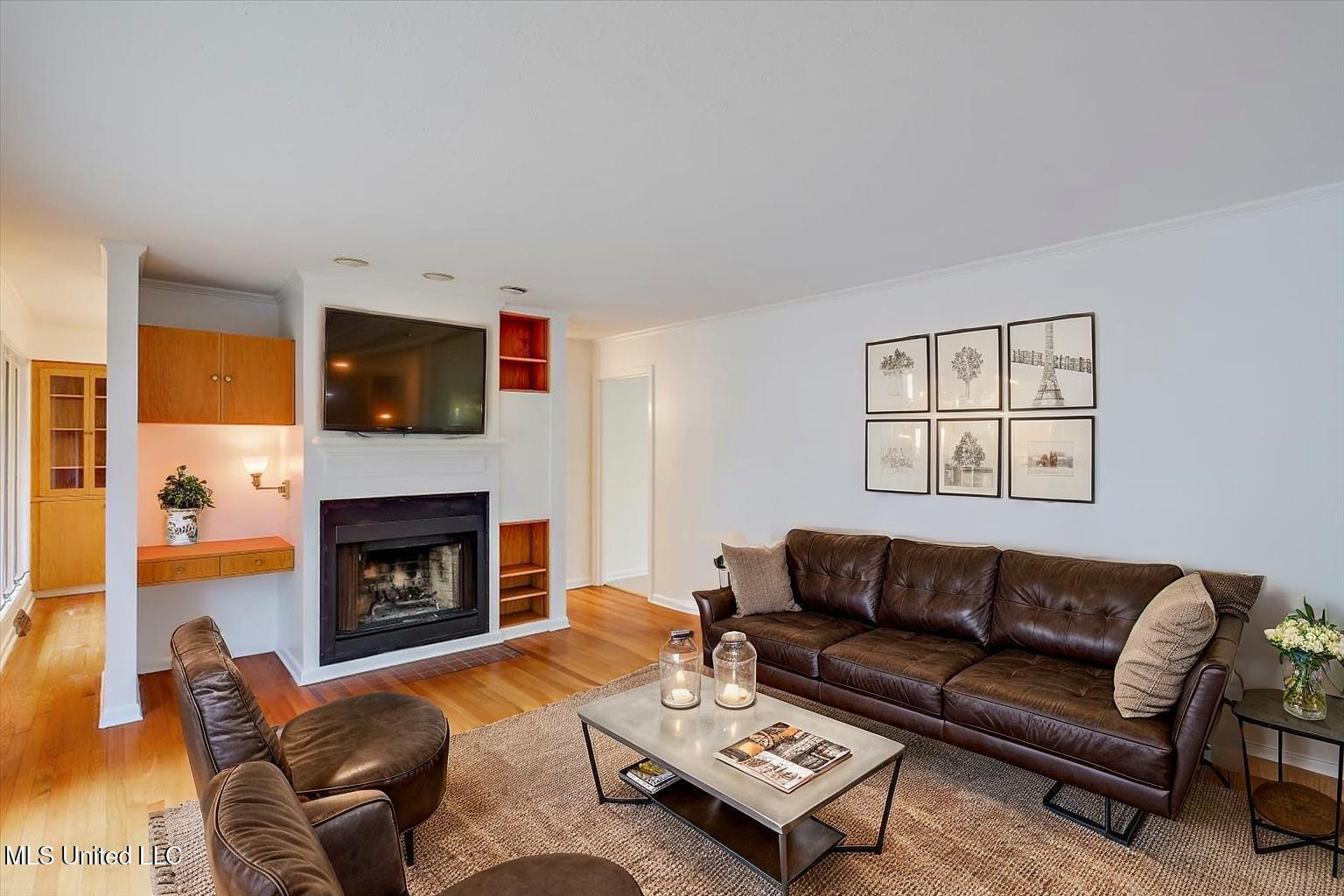 2009 Southwood Road Jackson, MS 39211 - Photo 7 of 54 09-2009-Southwood-Rd - Living Room - Ind