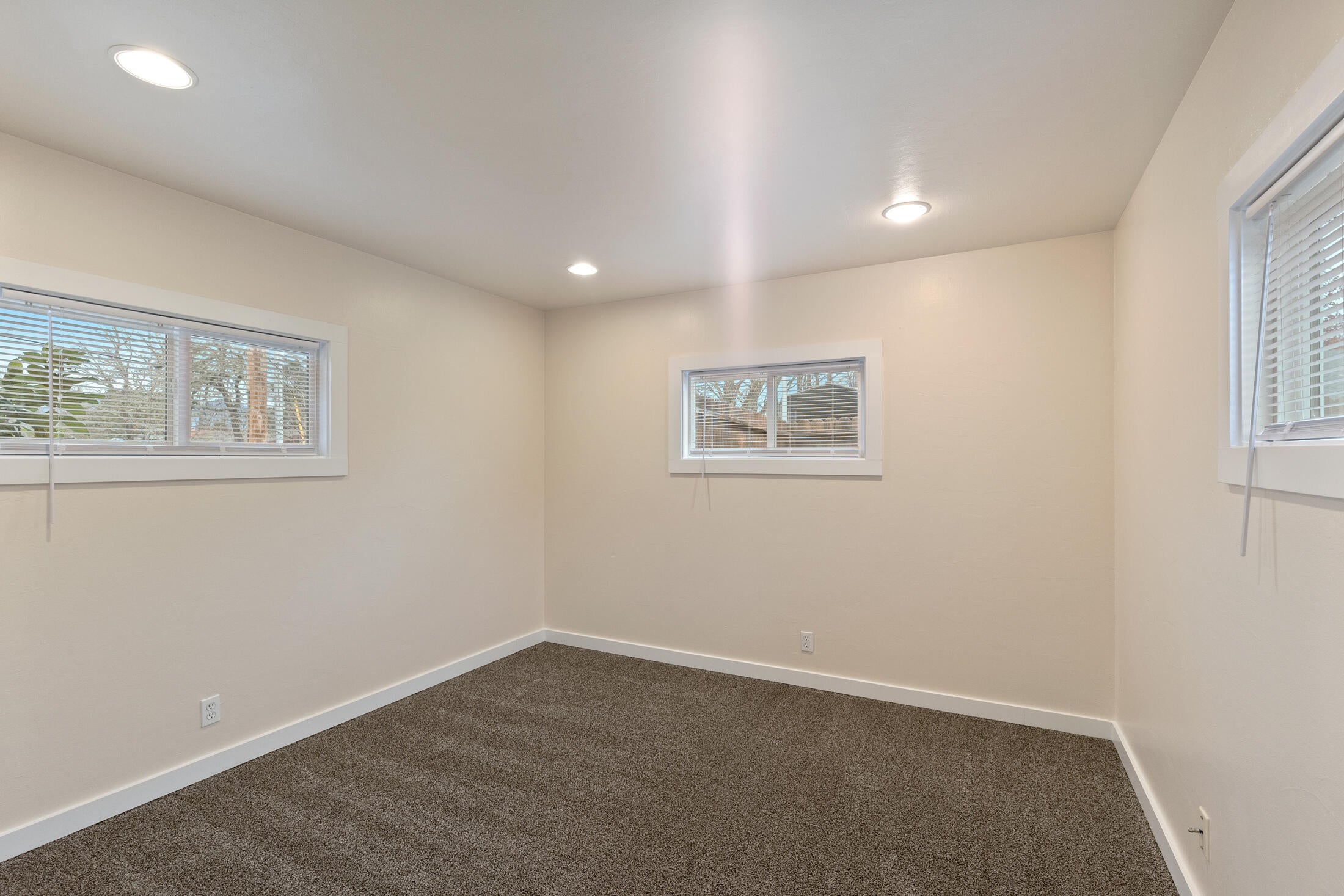 1001 West Harbeck Road Grants Pass, OR 97527 - Photo 28 of 29 0R1A6424