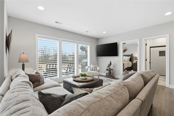 $655,000 | 10745 North Bell Street, Kansas City, MO 64155