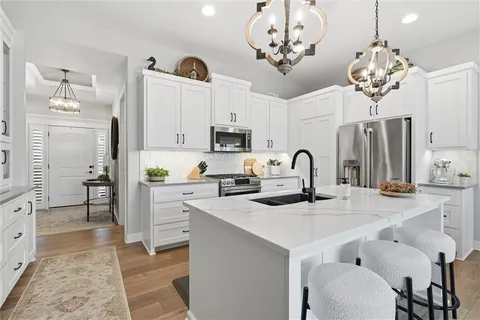 $655,000 | 10745 North Bell Street, Kansas City, MO 64155