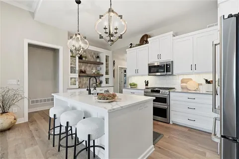 $655,000 | 10745 North Bell Street, Kansas City, MO 64155