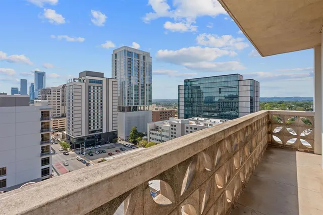 $2,595 | 1801 Lavaca Street, Unit 12K, Austin, TX 78701