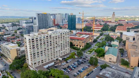 $2,595 | 1801 Lavaca Street, Unit 12K, Austin, TX 78701