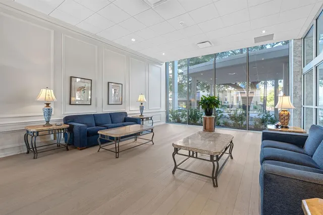 $2,595 | 1801 Lavaca Street, Unit 12K, Austin, TX 78701