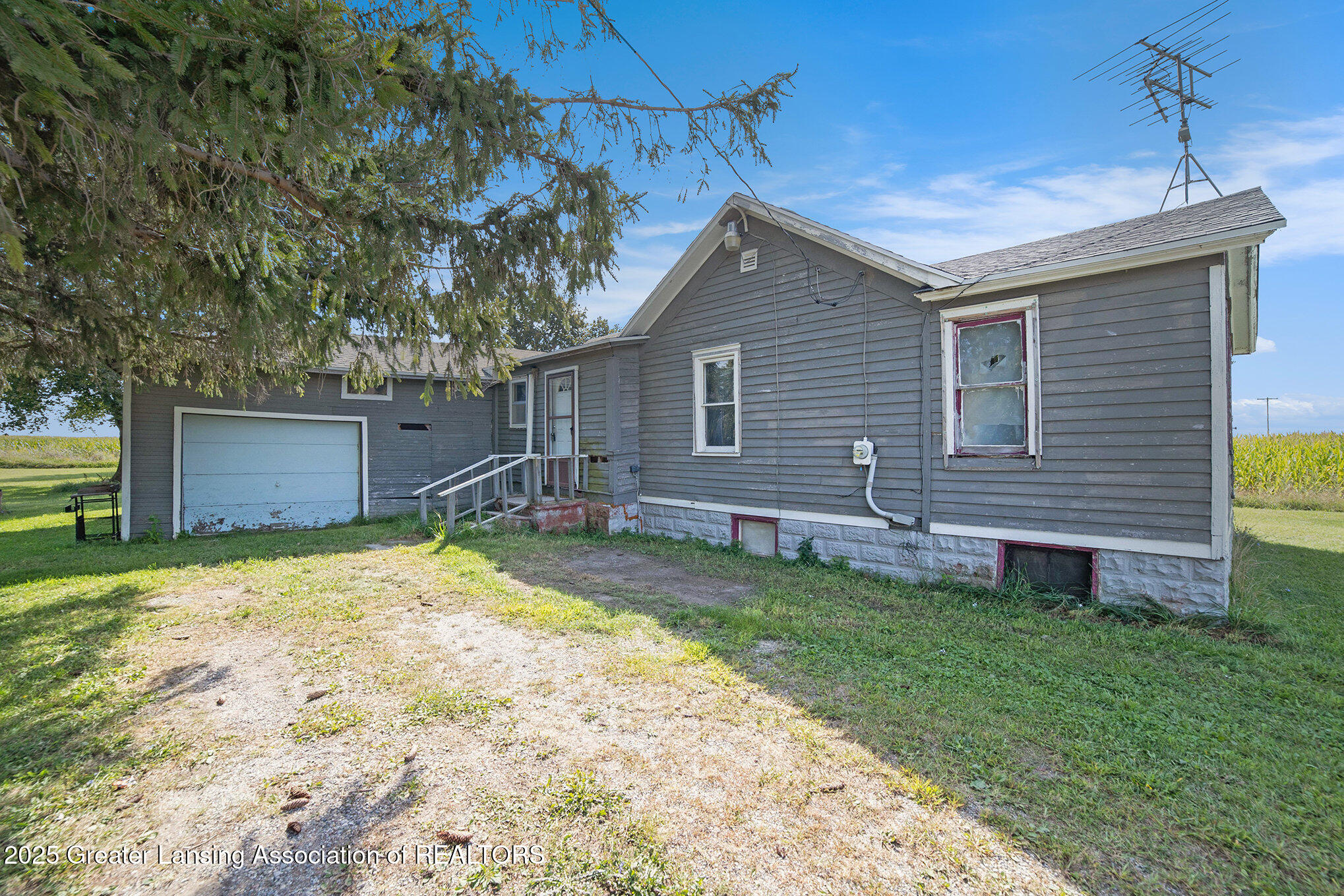 611 South Wisner Road Ithaca, MI 48847 - Photo 1 of 35 1