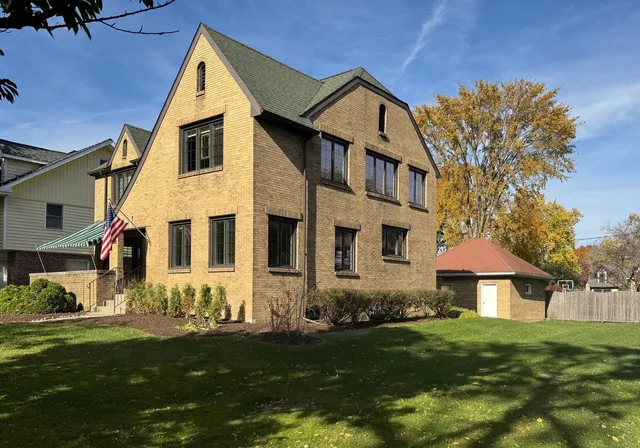 $729,000 | 219 East St Charles Road, Elmhurst, IL 60126