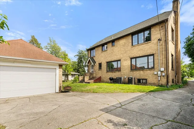 $729,000 | 219 East St Charles Road, Elmhurst, IL 60126