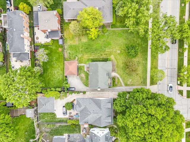 $729,000 | 219 East St Charles Road, Elmhurst, IL 60126