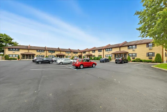 $495,000 | 693 Wantagh Avenue, Wantagh, NY 11793