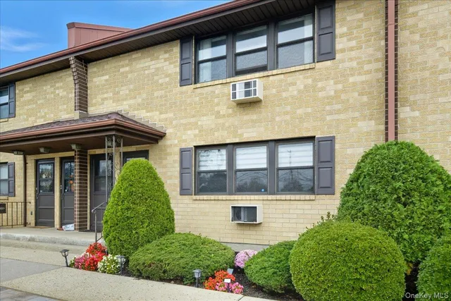 $495,000 | 693 Wantagh Avenue, Wantagh, NY 11793