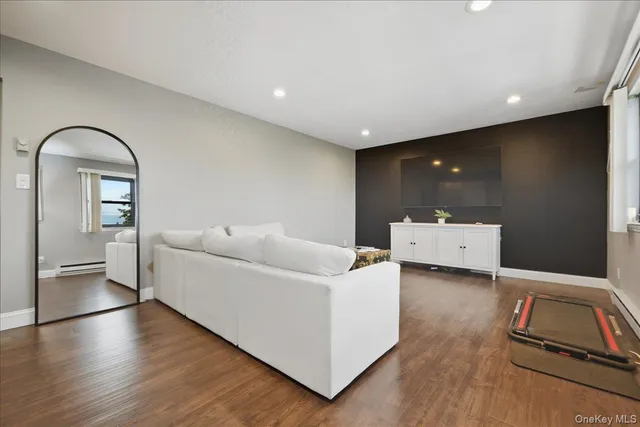 $495,000 | 693 Wantagh Avenue, Wantagh, NY 11793