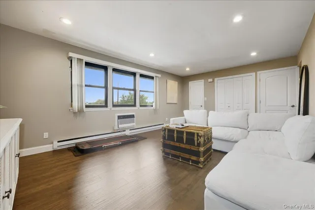 $495,000 | 693 Wantagh Avenue, Wantagh, NY 11793