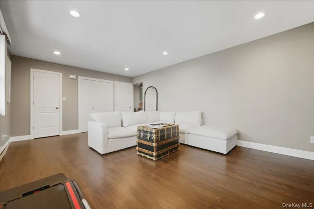 $495,000 | 693 Wantagh Avenue, Wantagh, NY 11793