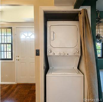 335 Mariners Way Copiague, NY 11726 - Photo 10 of 12 a utility room with dryer and washer