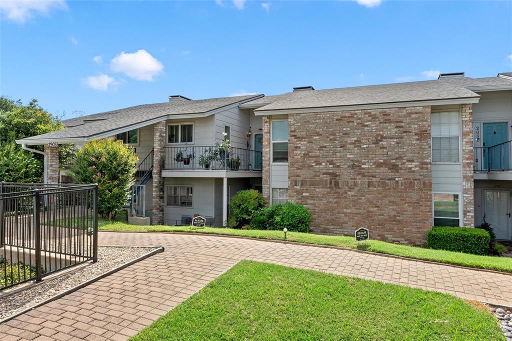 2905 Lake Shore Drive, Unit 204 Waco, TX 76708 - Photo 2 of 32 Window Box Condo's